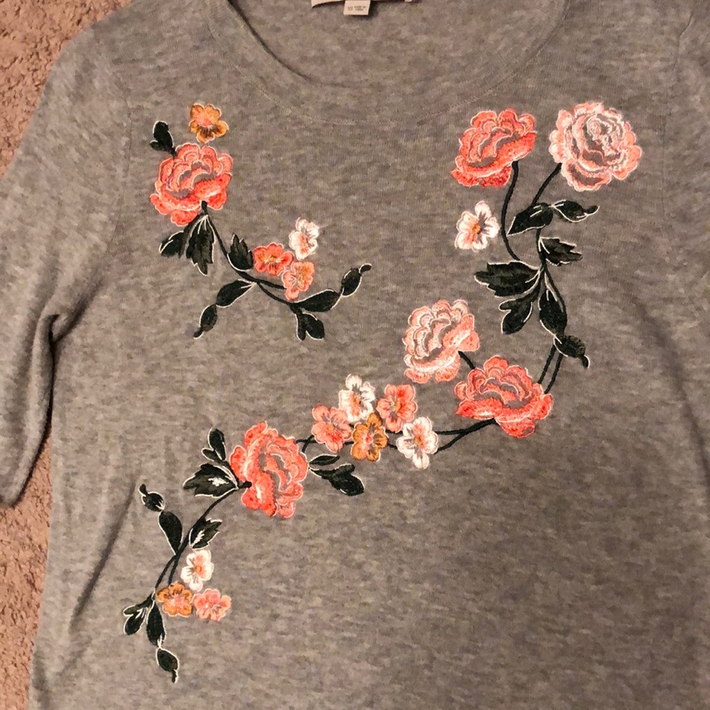 Ann Taylor Loft. flower sweater. Xs.